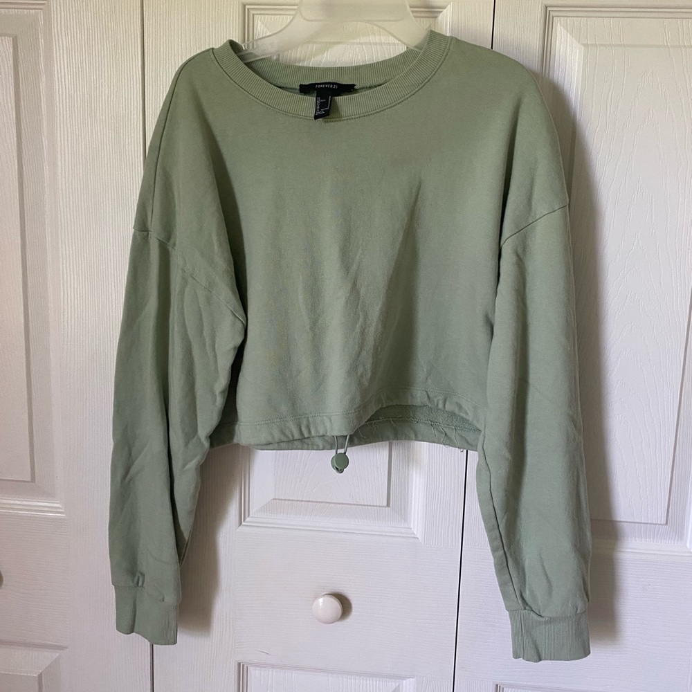 Cropped Green Athleisure Sweatshirt from Forever21